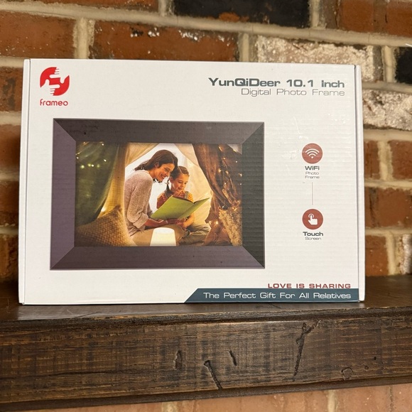 YunQiDeer Frameo 10.1 Inch Digital Picture Photo Frame WiFi w/ IPS Touch Screen - Picture 1 of 3